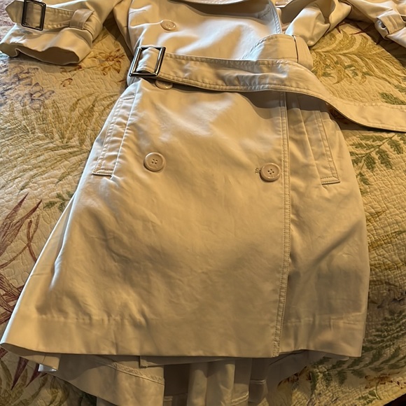 Fabulous Oat colored Ya-Ya Trench Coat size Petite - Picture 5 of 10